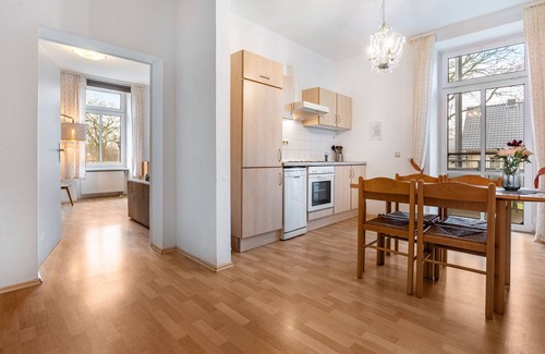 Muritz Apartment | Apartment 'Landhaus 5' with Shared Garden, Balcony and Wi-Fi