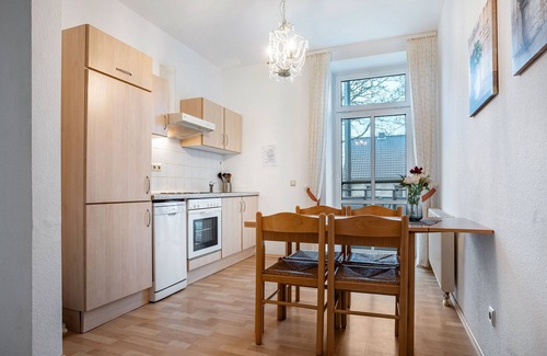 Muritz Apartment | Apartment 'Landhaus 5' with Shared Garden, Balcony and Wi-Fi