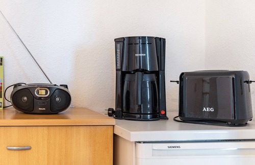 Muritz Apartment | Apartment 'Landhaus 5' with Shared Garden, Balcony and Wi-Fi