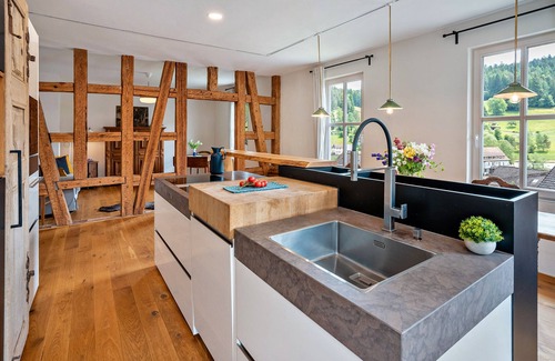Gompelscheuer Apartment | Apartment 'Lehrerzimmer' with Mountain View, Shared Terrace and Wi-Fi