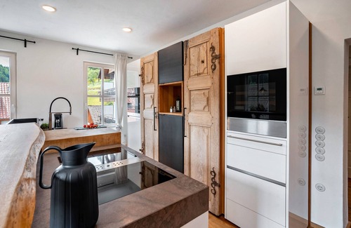 Gompelscheuer Apartment | Apartment 'Lehrerzimmer' with Mountain View, Shared Terrace and Wi-Fi