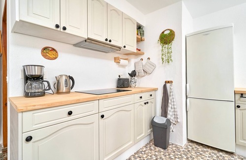 Velilla-Taramay Apartment | Apartment 'Lily' with Sea View, Wi-Fi and Air Conditioning