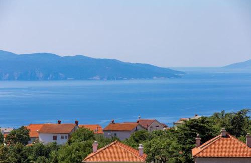 Sarsoni Apartment | APARTMENT MAGDA with a parking space and sea view