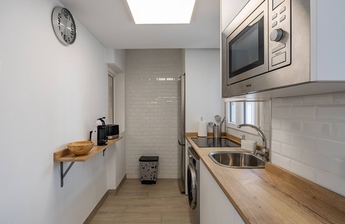 Calahonda Apartment | Apartment 'Maravillosa Cala' with Sea View, Shared Pool and Wi-Fi