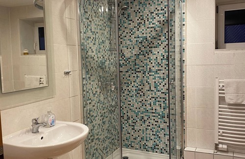 Heist House | Apartment me gr. loggia