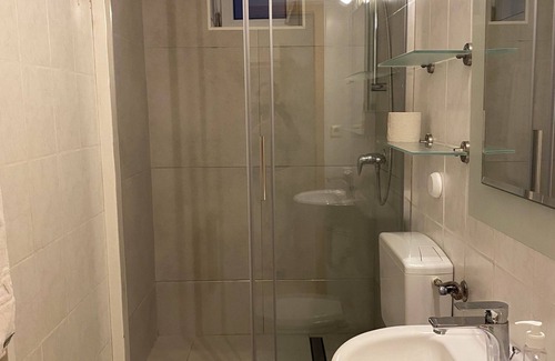 Heist House | Apartment me gr. loggia