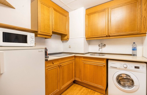 Taull Apartment | Apartment 'Mirador de la Neu' with Mountain View, Shared Garden and Balcony