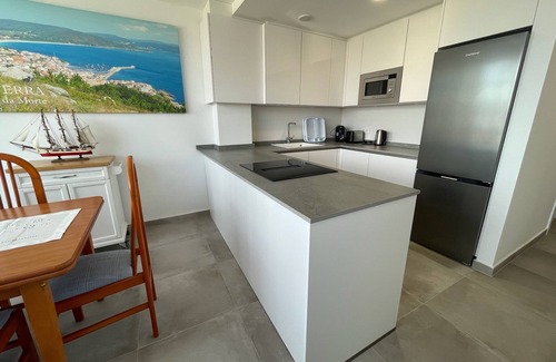 Fisterra Apartment | Apartment 'Mirador Playa Ribeira' with Sea View, Wi-Fi and Air Conditioning