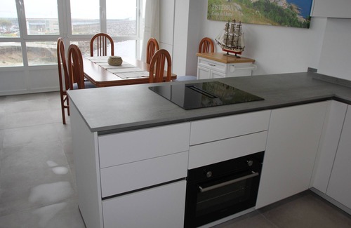 Fisterra Apartment | Apartment 'Mirador Playa Ribeira' with Sea View, Wi-Fi and Air Conditioning