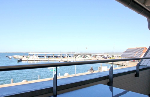 Wiek Apartment | Apartment near the harbor with balcony and sea view - Hafenhäuser Wiek 14