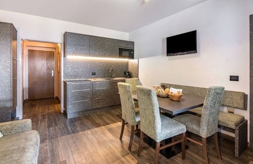 Martello Apartment | Apartment 'Omis Pennhaus' with Mountain View, Shared Terrace and Wi-Fi