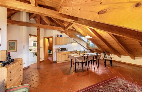 Caldaro Sulla Strada del Vino Apartment | Apartment 'Panorama' with Mountain View, Private Garden and Wi-Fi