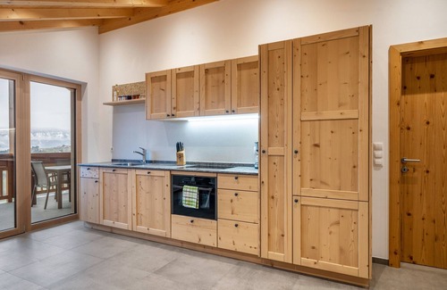 Meltina Apartment | Apartment 'Parliflhof Apt Laugenblick' with Mountain View, Shared Garden and Wi-Fi