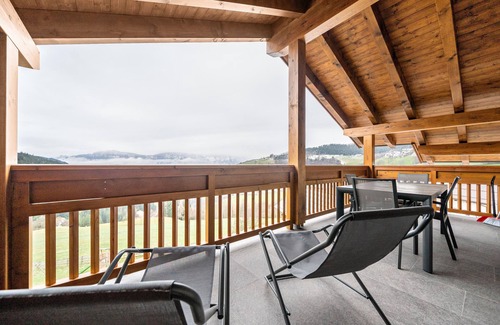 Meltina Apartment | Apartment 'Parliflhof Apt Laugenblick' with Mountain View, Shared Garden and Wi-Fi