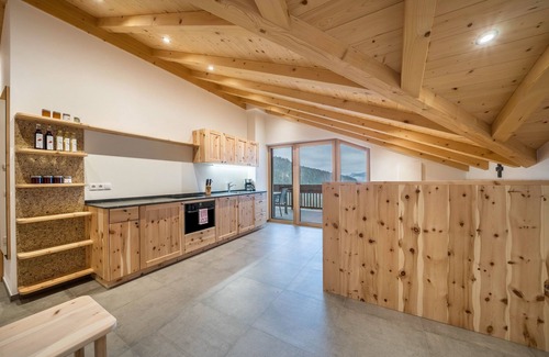 Meltina Apartment | Apartment 'Parliflhof Apt Langfenn' with Mountain View, Shared Garden and Wi-Fi