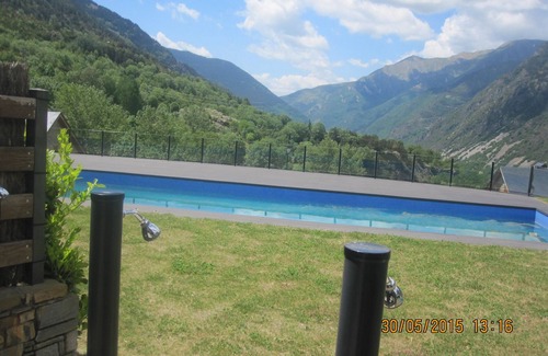 Boi Apartment | Apartment 'Planta Baja Con Terraza Boi Taull' with Mountain View, Private Terrace and Private Garden