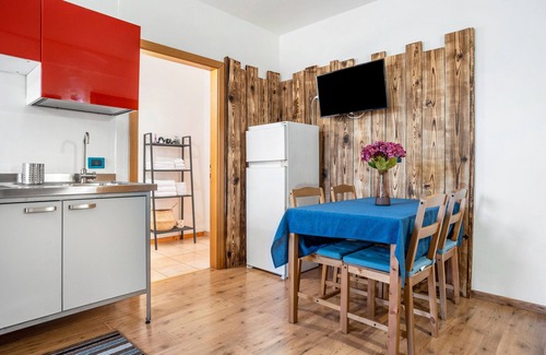 Almazzago Apartment | Apartment 'Ride Home 1' with Mountain View, Shared Garden and Wi-Fi