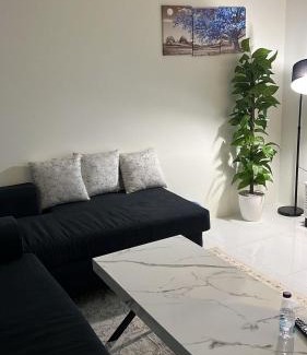 Tabuk Apartment | Apartment Room Lounge & Bathroom