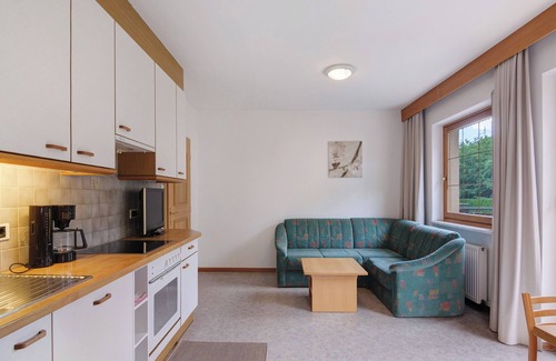 Silandro Apartment | Apartment 'Schnatzhof Typ B4' with Mountain View, Shared Pool and Wi-Fi