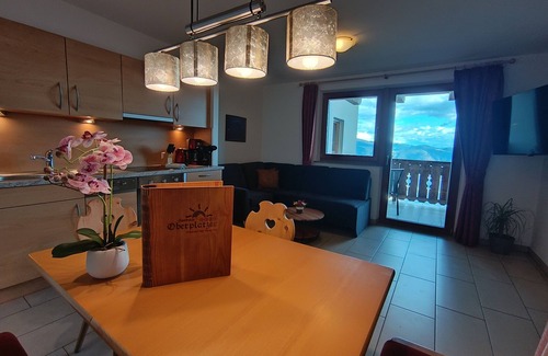 Lagundo Apartment | Apartment 'Schwalbennest' with Mountain View, Shared Garden and Wi-Fi