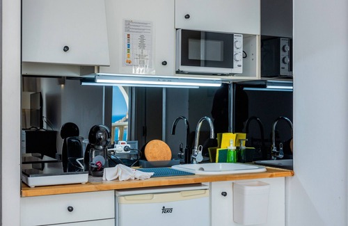 Portocolom Apartment | Apartment 'Sea View Room 205' with Shared Pool, Wi-Fi and Air Conditioning