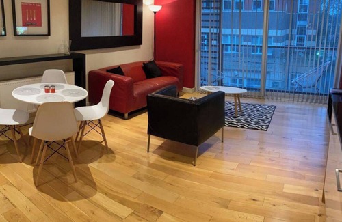 Hull Apartment | Apartment - Sleeps 4 - Balcony - Parking - Pets Ok