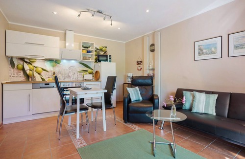 Putbus Apartment | Apartment 'Sonnenblick' with Private Terrace, Private Garden and Wi-Fi