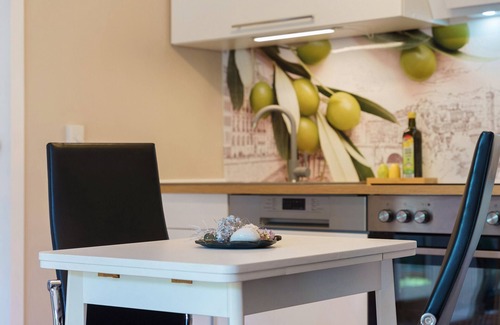 Putbus Apartment | Apartment 'Sonnenblick' with Private Terrace, Private Garden and Wi-Fi