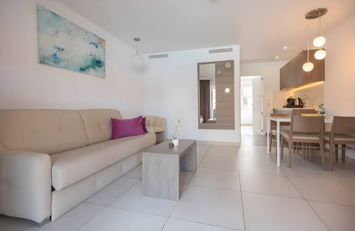 Cala Agulla Apartment | Apartment 'Standard 6' with Shared Pool, Wi-Fi and Air Conditioning