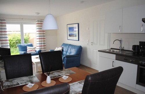 Breklum Apartment | Apartment 'Stine' with Shared Terrace, Shared Garden and Wi-Fi