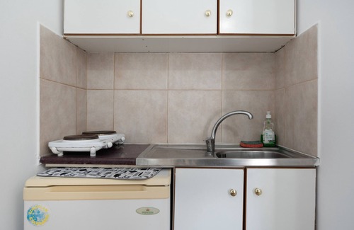 Panormos Apartment | Apartment 'Studio 8' with Mountain View, Wi-Fi and Air Conditioning