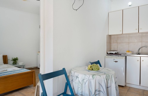 Panormos Apartment | Apartment 'Studio 8' with Mountain View, Wi-Fi and Air Conditioning