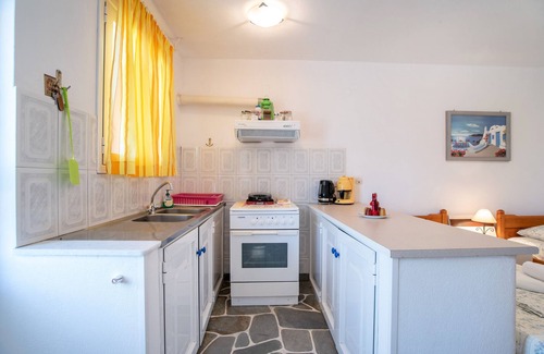 Logaras Apartment | Apartment 'Studio 11' with Mountain View, Wi-Fi and Air Conditioning