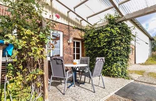 Nordstrand Apartment | Apartment 'Süderoog' with Private Terrace, Shared Garden and Wi-Fi