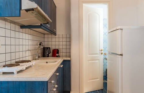 Kini Apartment | Apartment 'Suite No 3' with Sea View, Wi-Fi and Air Conditioning