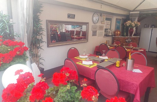 Viersen Apartment | Apartment "Tapas Restaurante 1" with Shared Terrace & Wi-Fi