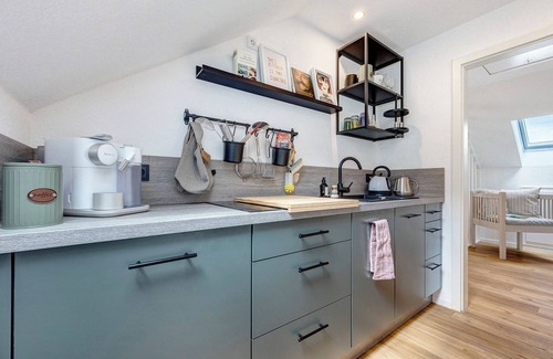 Hacklingen Apartment | Apartment with Balcony and Wi-Fi