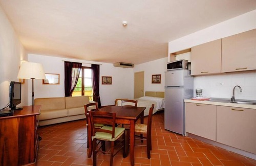 Piombino Apartment | Apartment with balcony in Poggio all'Agnello