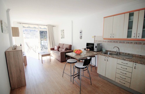 Lomo Quiebre Apartment | Apartment with private terrace and sea views in Puerto de Mogán.