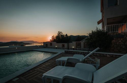 Neum House | Apartment with Pool "Sunset Cove"