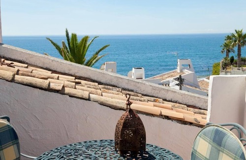 Bahia Dorada Apartment | Apartment with sea views, aircon, pool and Wifi, 50m from the beach and just 5 min to Estepona port