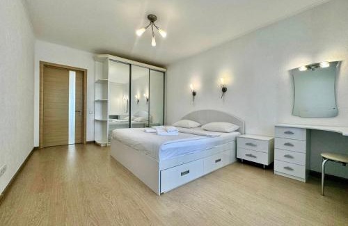 Sukhinovka Apartment | ApartPoltava Стильні білосніжні апартаменти, 2-ОКРЕМІ кімнати , документи для відрядження , банківський чек