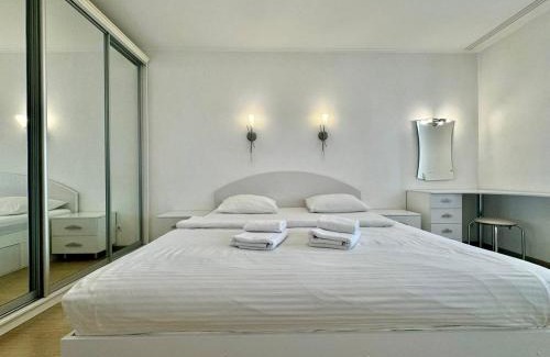 Sukhinovka Apartment | ApartPoltava Стильні білосніжні апартаменти, 2-ОКРЕМІ кімнати , документи для відрядження , банківський чек