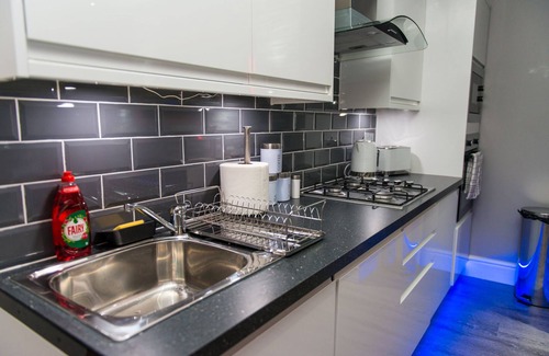 Huddersfield Apartment | Aphrodite Suites Grand Spa Suite JET SPA Apartment