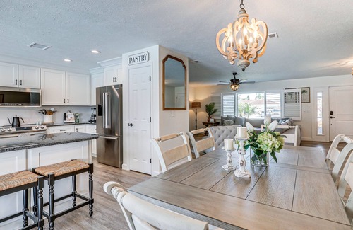 Apollo Beach House | Apollo Beach Oasis: Lanai + Heated Pool!