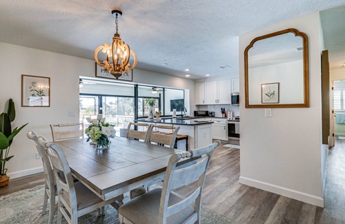 Apollo Beach House | Apollo Beach Oasis: Lanai + Heated Pool!