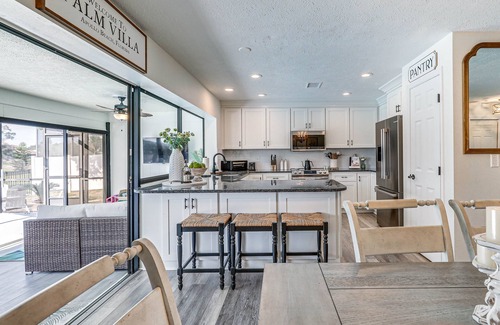 Apollo Beach House | Apollo Beach Oasis: Lanai + Heated Pool!