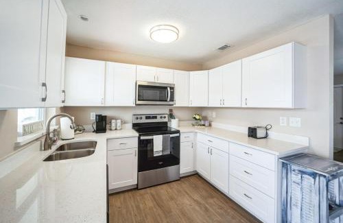 Apollo Beach Villa | Apollo Beach Retreat - 3BR - Pool - Backyard -BBQ