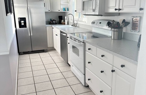 Bal Harbour Condo | Apollo Beach waterfront condo with pool.