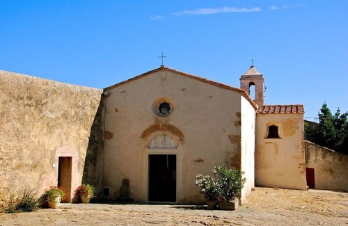 Campiglia Marittima Apartment | Apparamento La Tartaruga, in a Tuscan farmhouse 5 km from the sea at Baratti